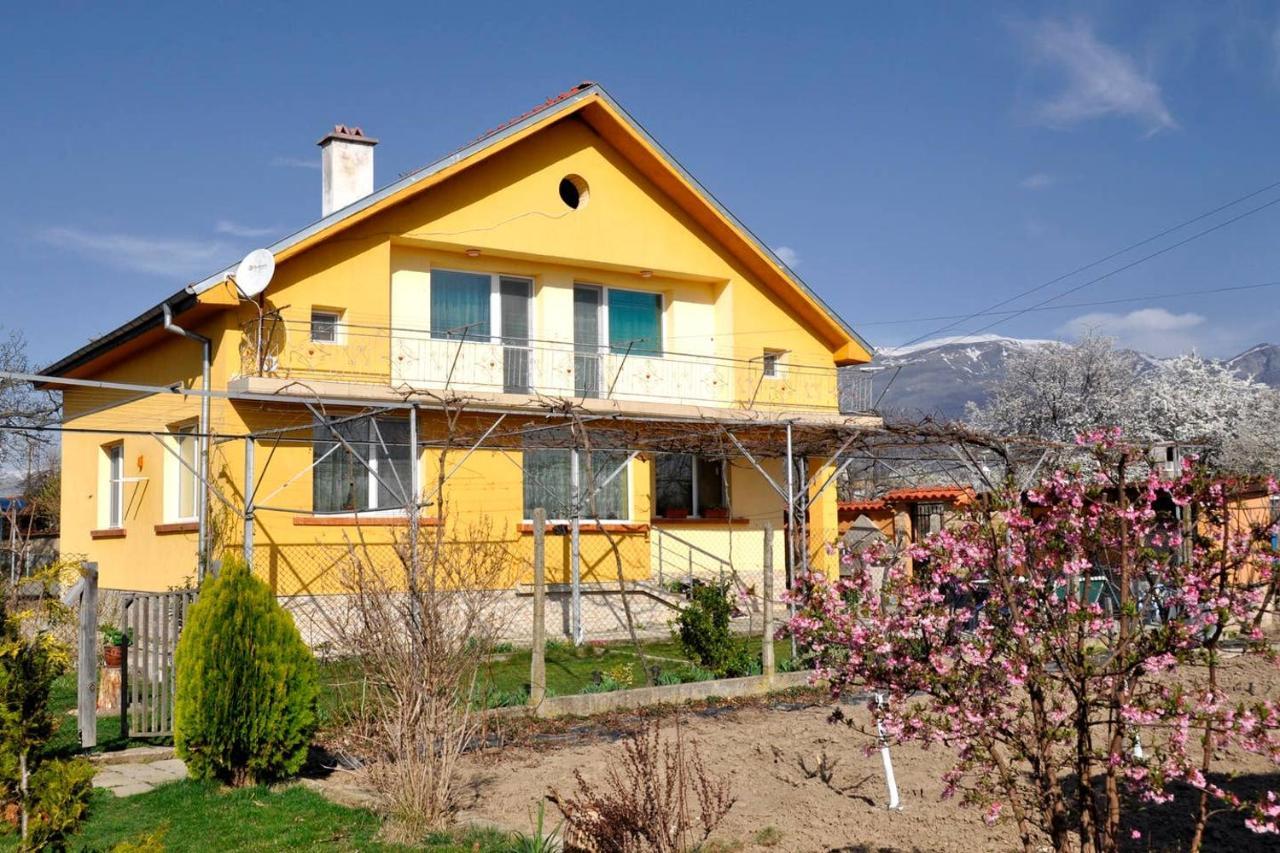 в с. габарево, долината на розите. Villa